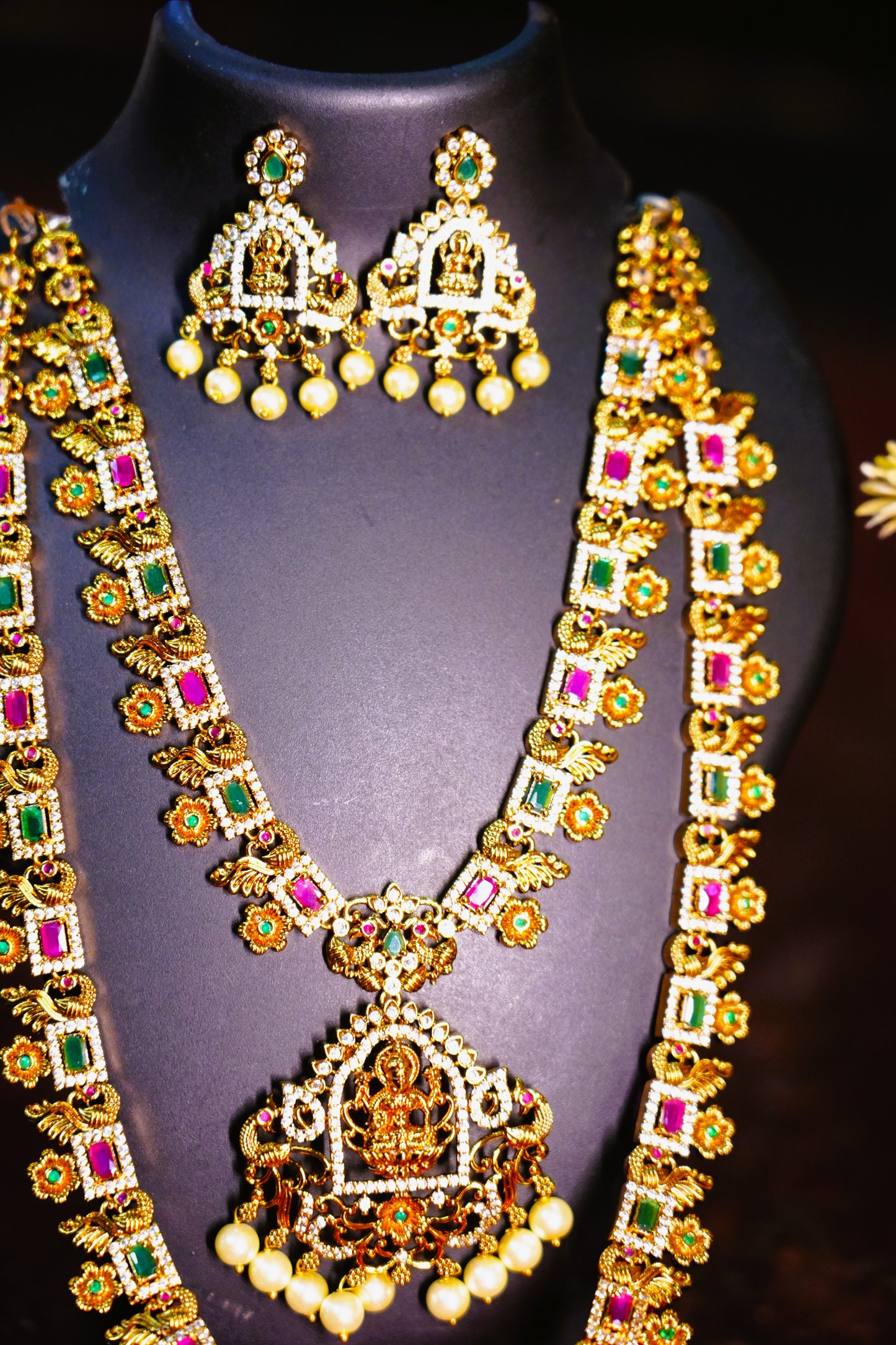 Premium imitation jewellery with long-lasting shine with eartops