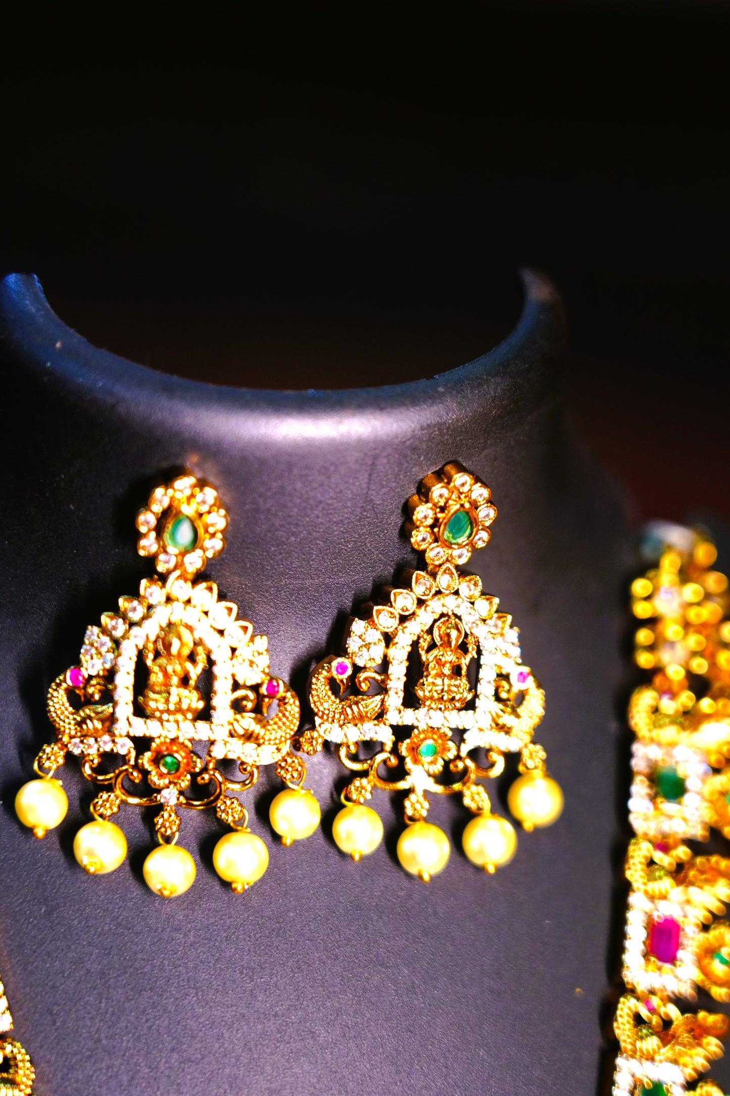 Premium imitation jewellery with long-lasting shine with eartops