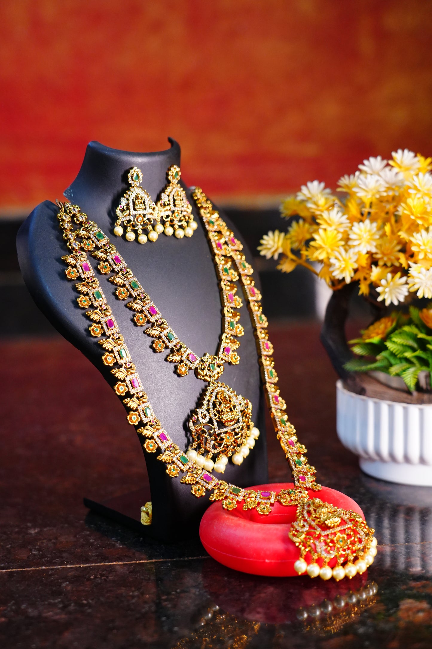 Premium imitation jewellery with long-lasting shine with eartops